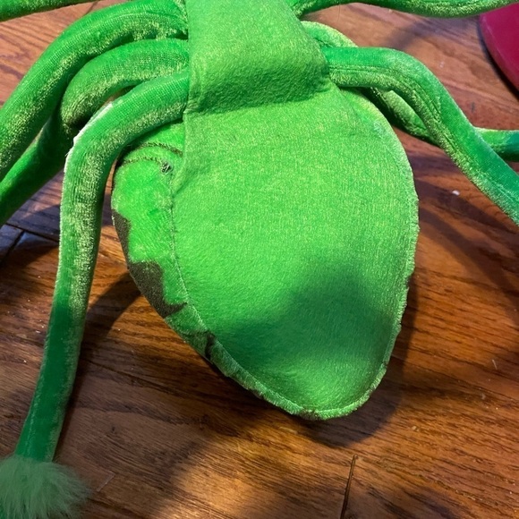 Large Green And Black Spider With Adjustable Legs For Halloween - Picture 5 of 13